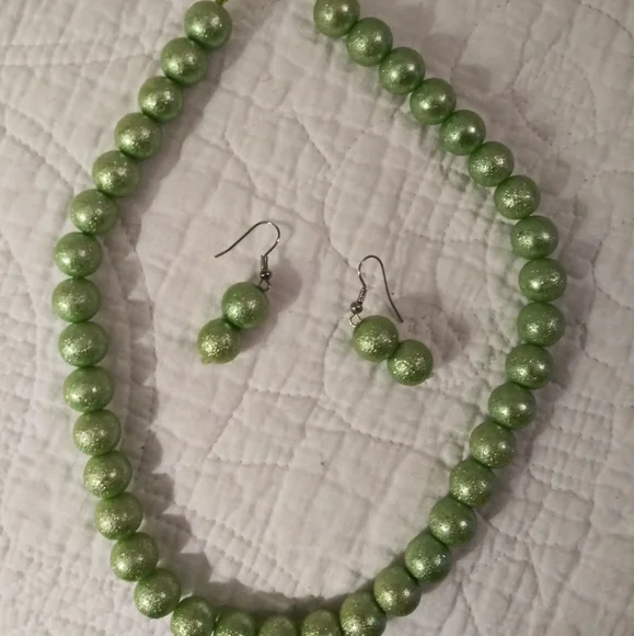 NWOT Iridescent Sparkle Bead Necklace/Earring Set - Never Worn - Picture 1 of 5